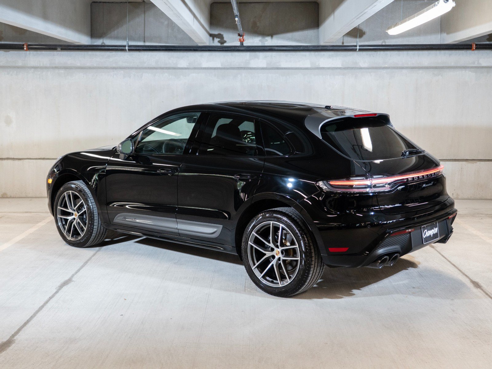 Certified 2025 Porsche Macan Turbo AWD/4WD image 3