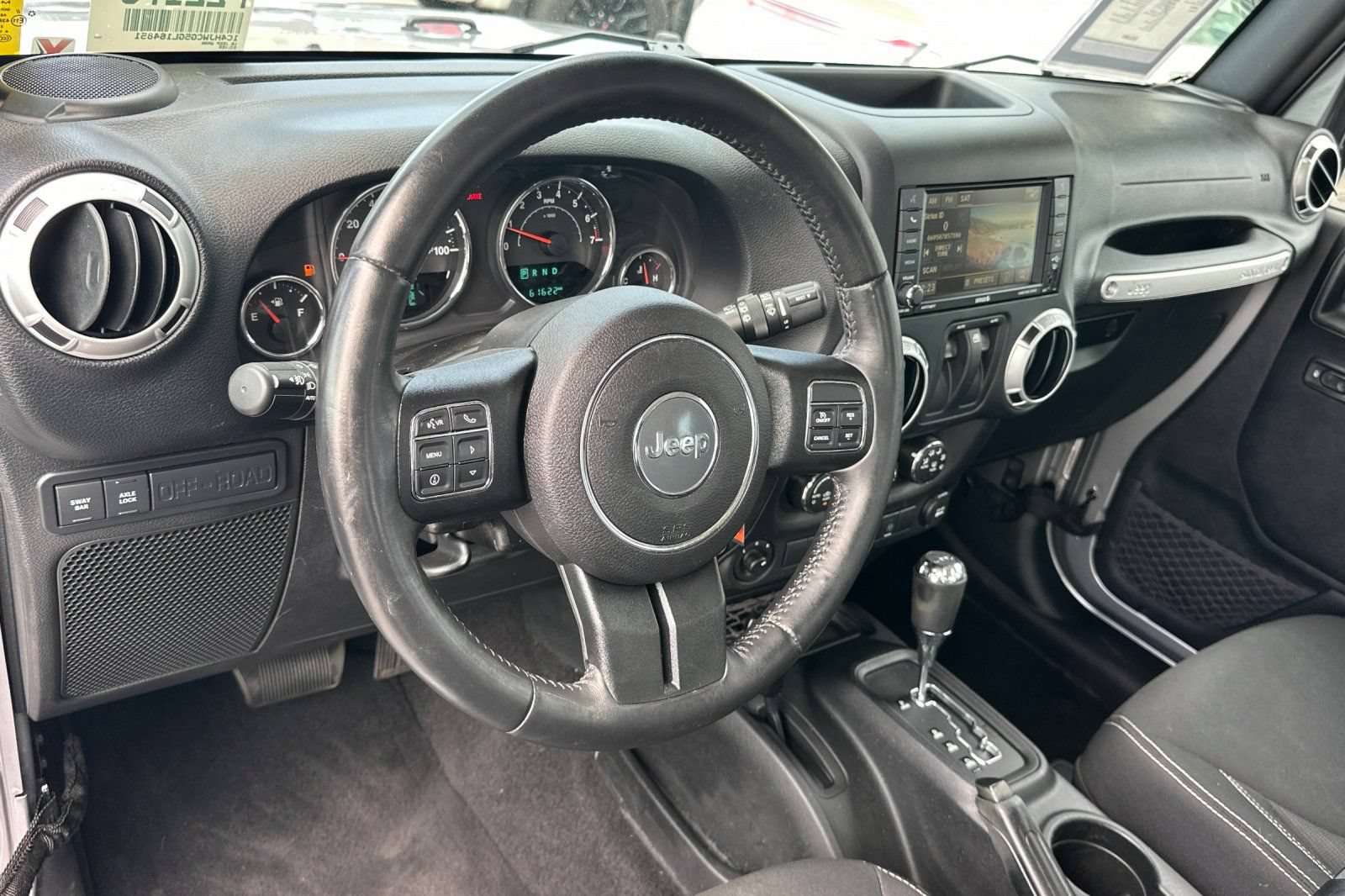 Used 2016 Jeep Wrangler Rubicon w/ Power Convenience Group AWD/4WD image 12