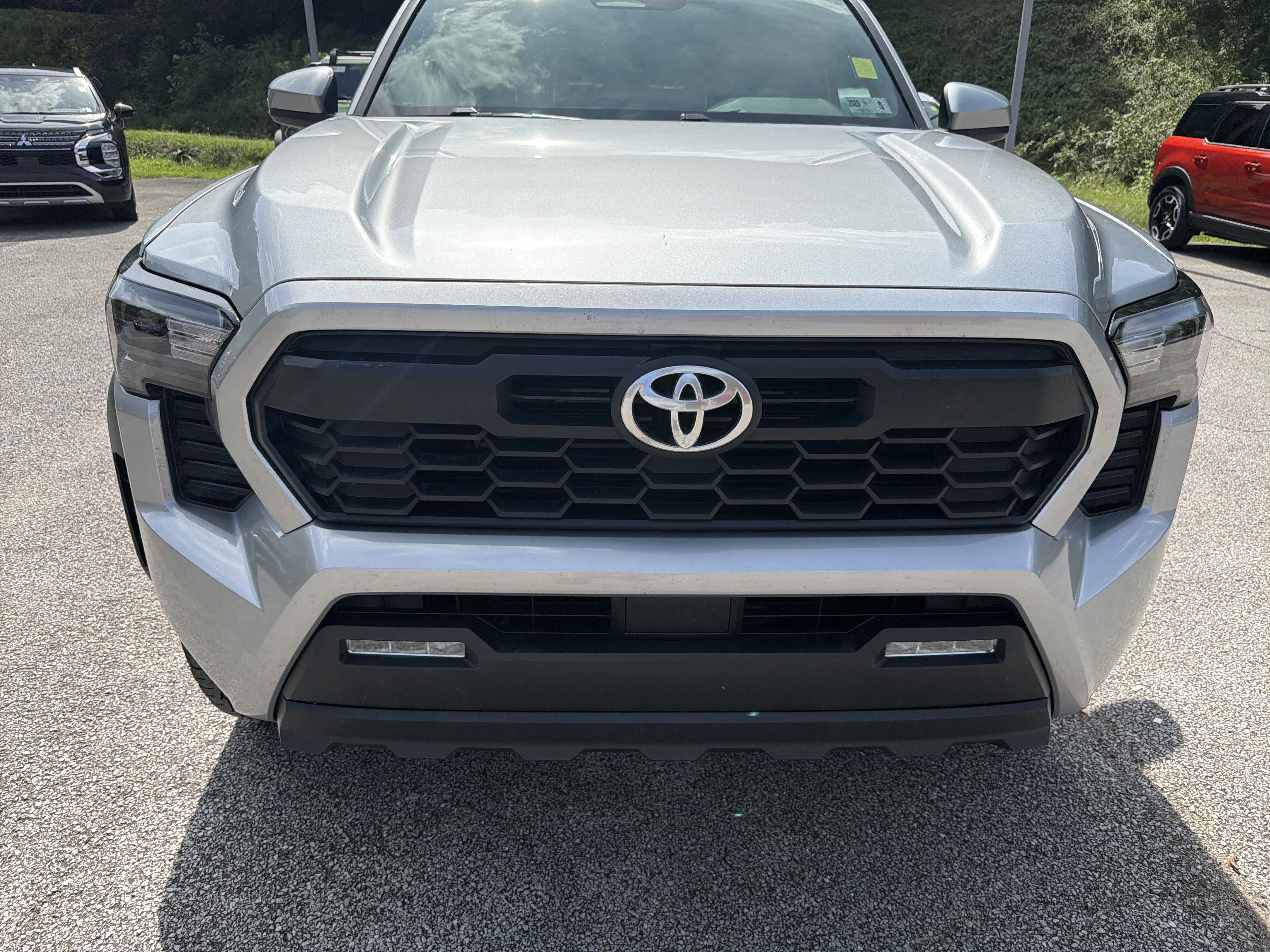 Used 2025 Toyota Tacoma TRD Off-Road AWD/4WD image 3