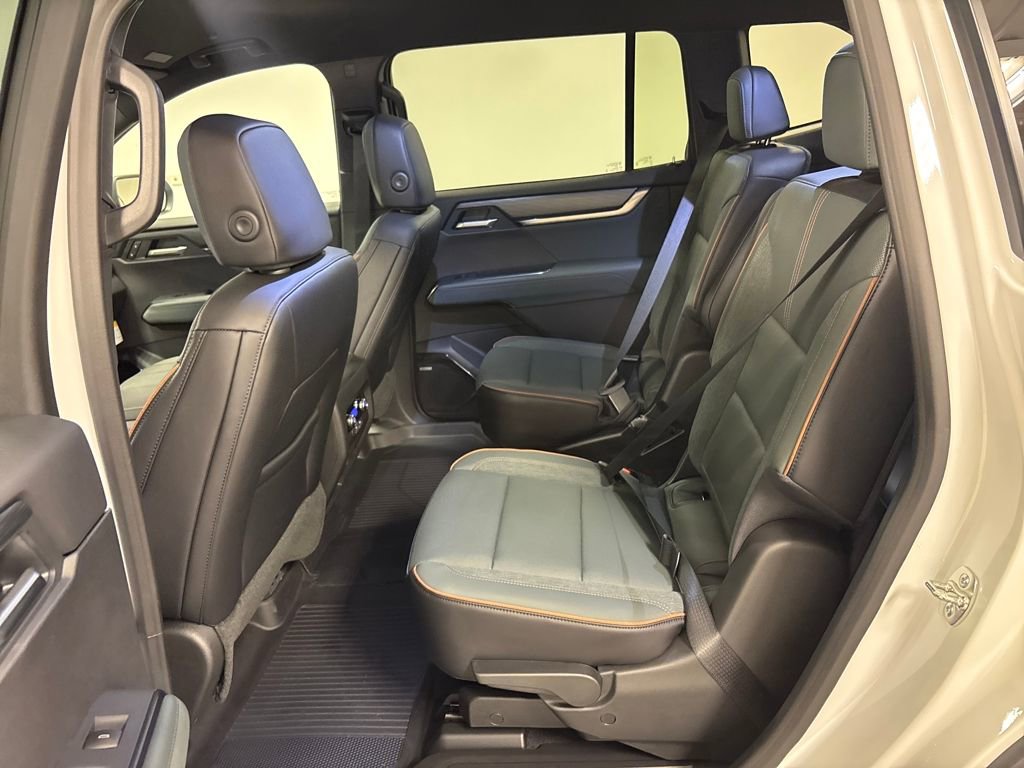 New 2026 GMC Acadia AT4 w/ LPO, Floor Liner Package AWD/4WD image 41