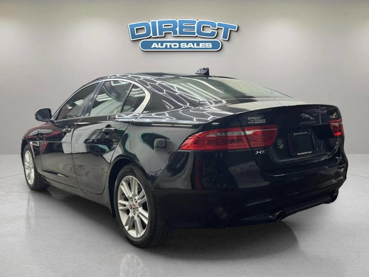 Used 2018 Jaguar XE Premium AWD/4WD image 4