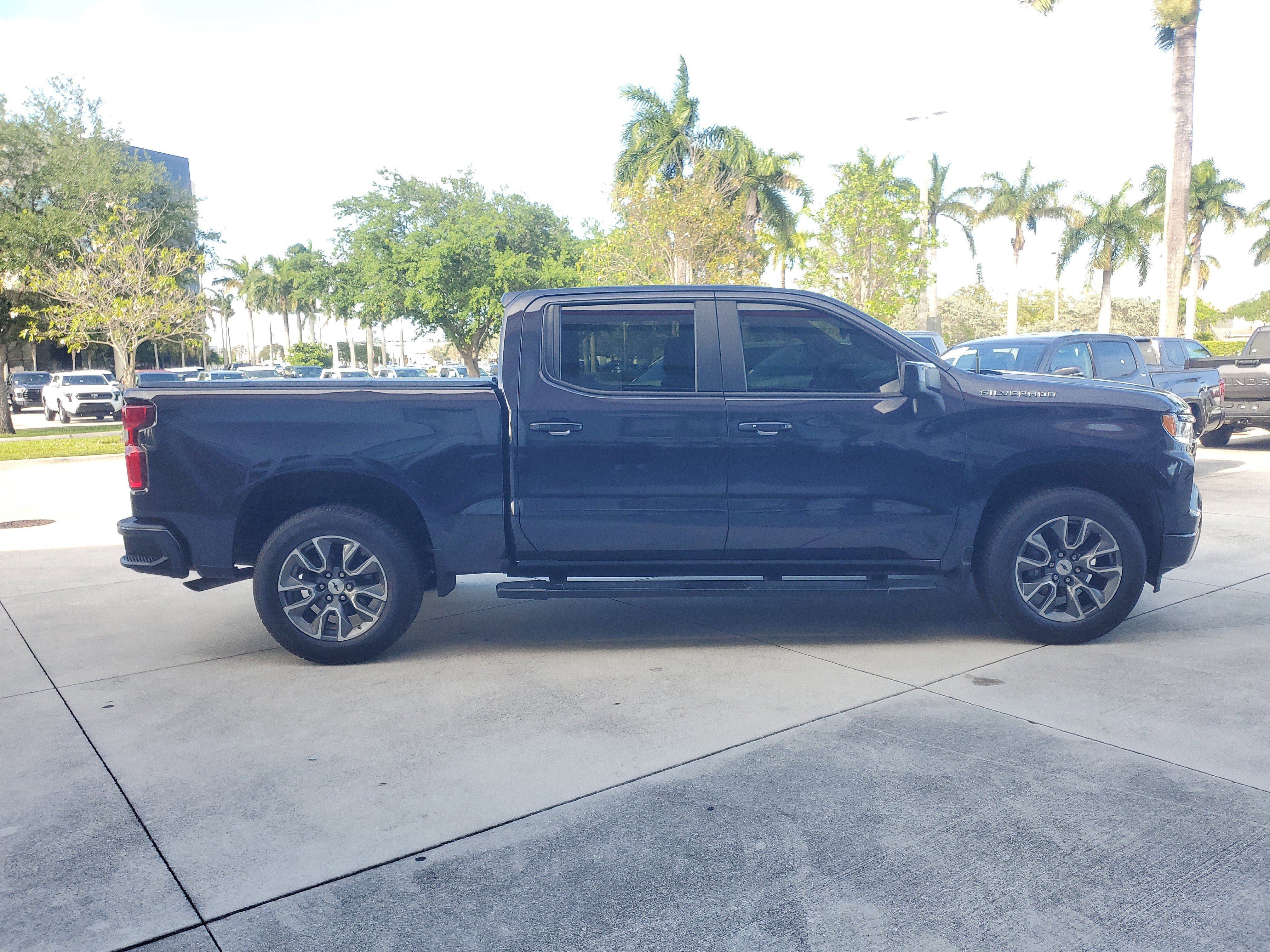 Used 2022 Chevrolet Silverado 1500 RST image 2