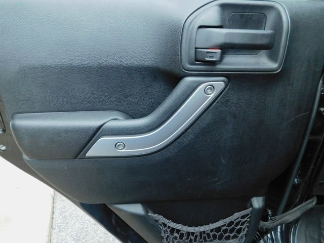 Used 2012 Jeep Wrangler Unlimited Sahara w/ Connectivity Group image 31