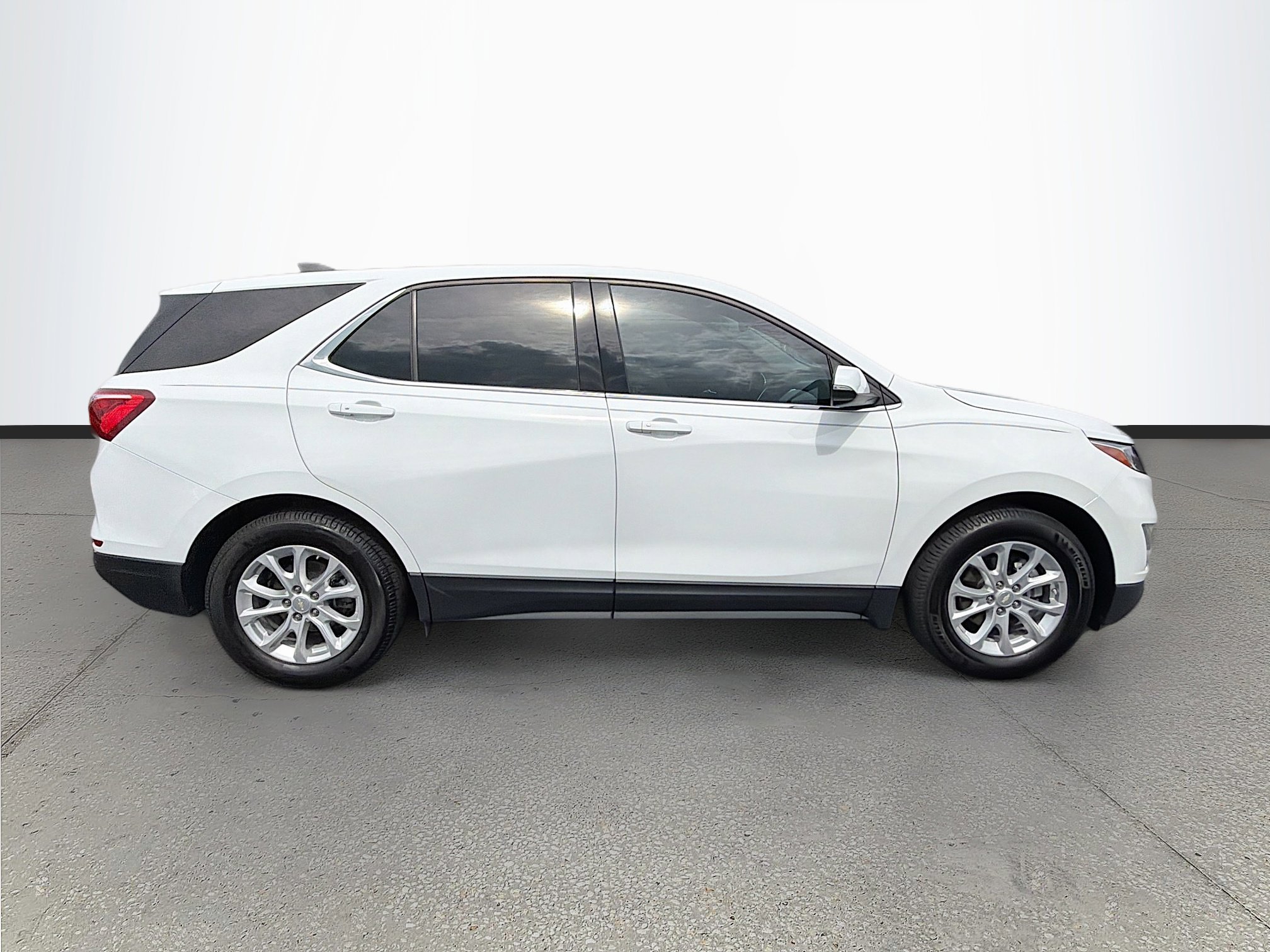 Used 2019 Chevrolet Equinox LT image 2
