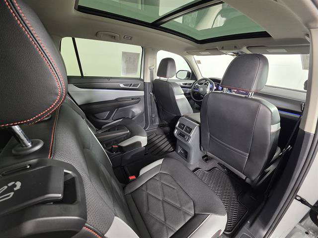 Used 2024 Volkswagen Atlas Peak Edition SEL AWD/4WD image 19