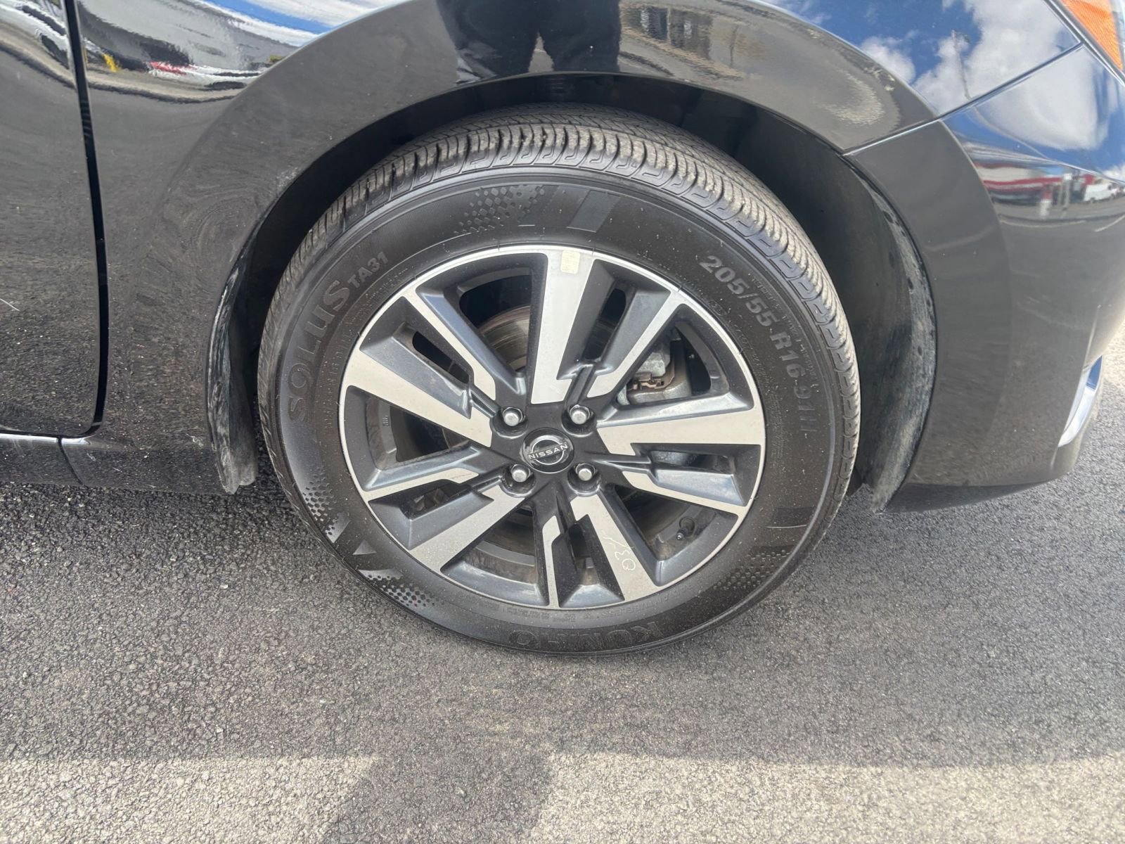 Used 2025 Nissan Versa SV FWD image 29