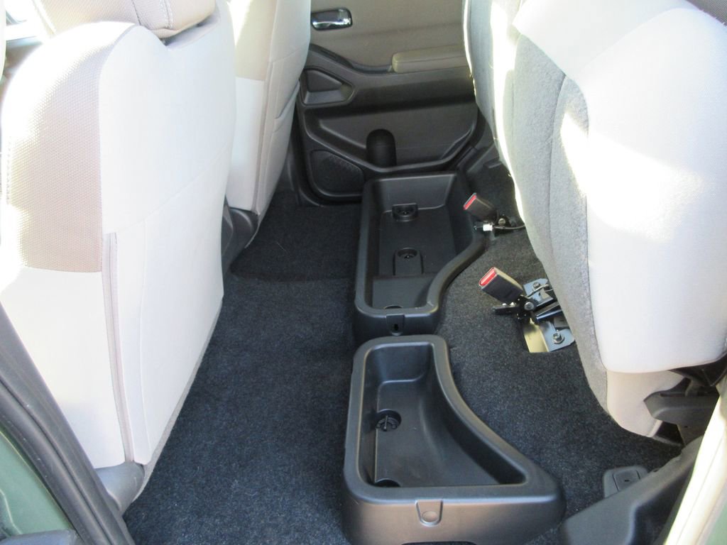 Used 2023 Nissan Frontier SV image 14