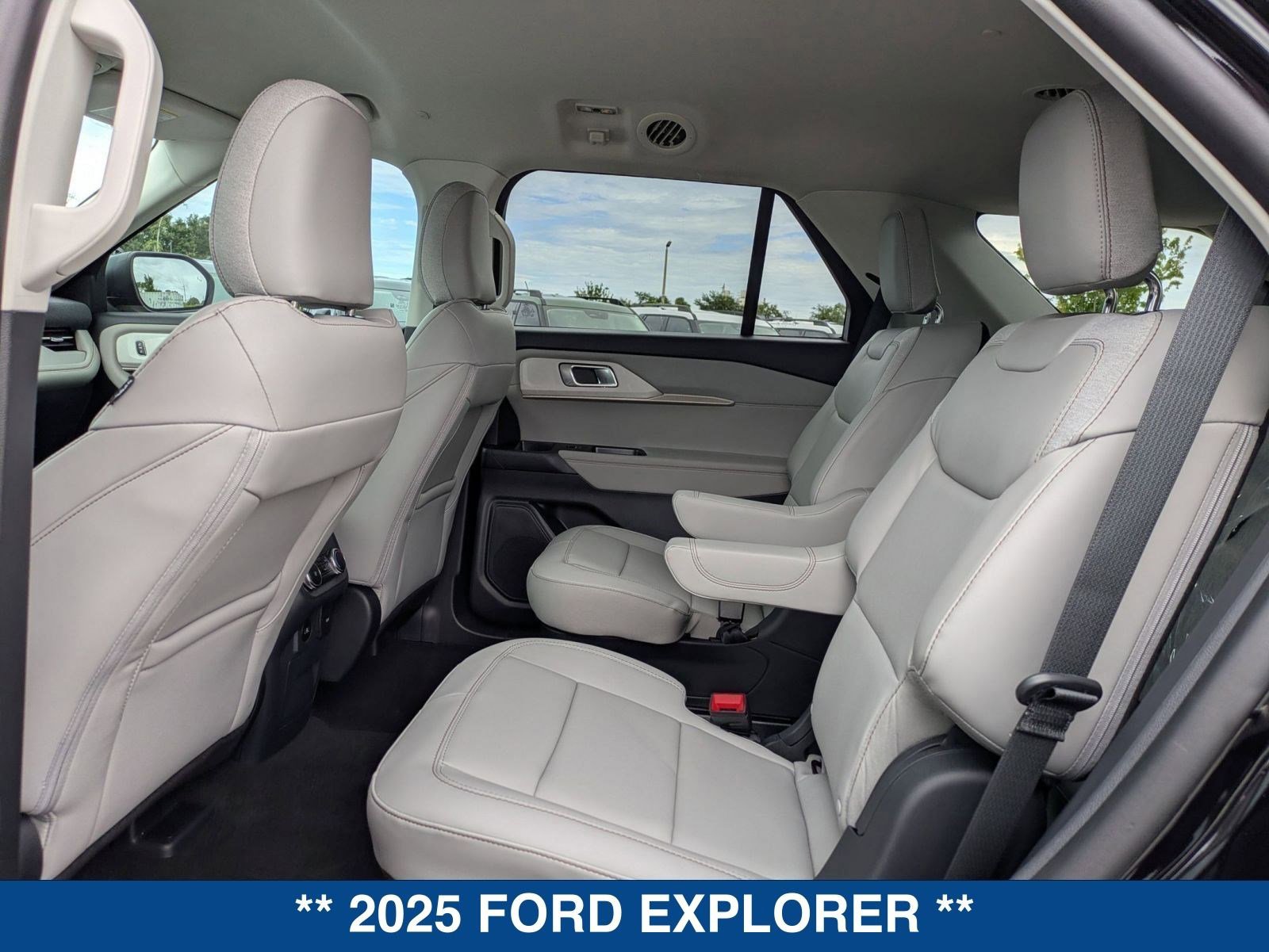 New 2025 Ford Explorer Active w/ Active Comfort Package image 17