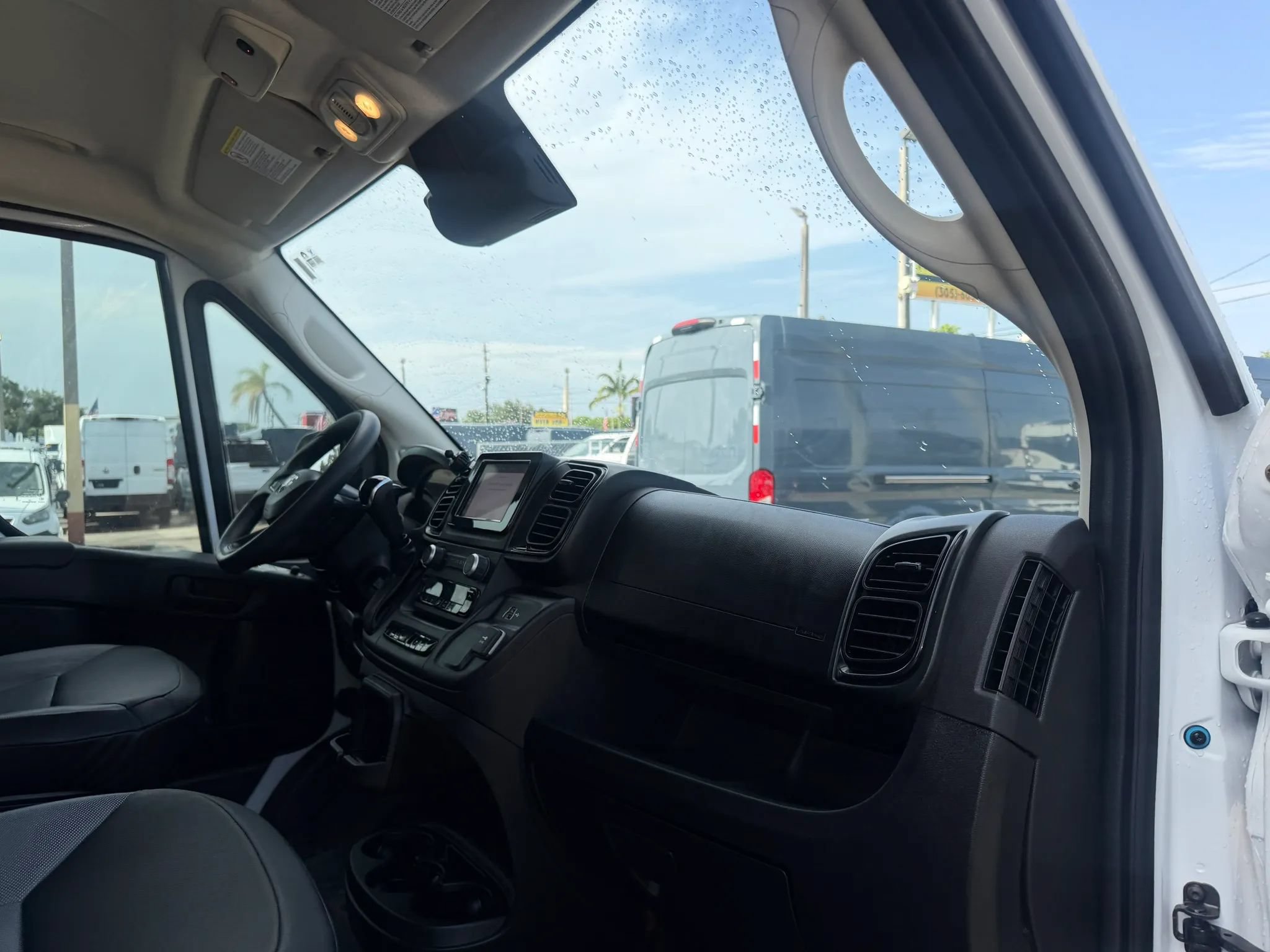 Used 2025 RAM ProMaster 2500 w/ Convenience Group FWD image 18