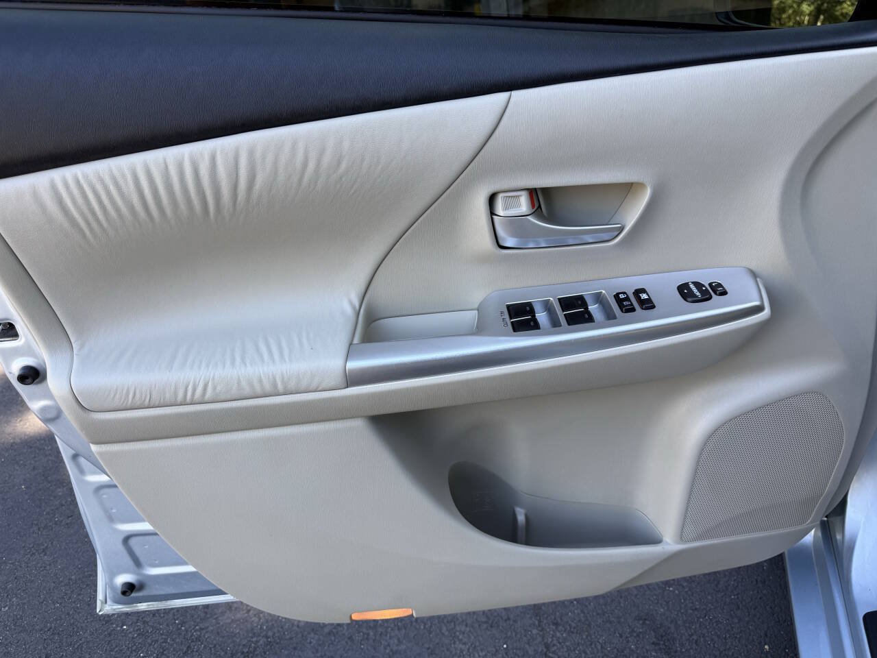 Used 2012 Toyota Prius V Five FWD image 16