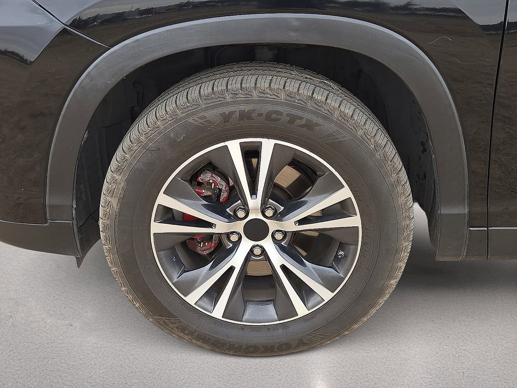 Used 2019 Toyota Highlander LE FWD image 10