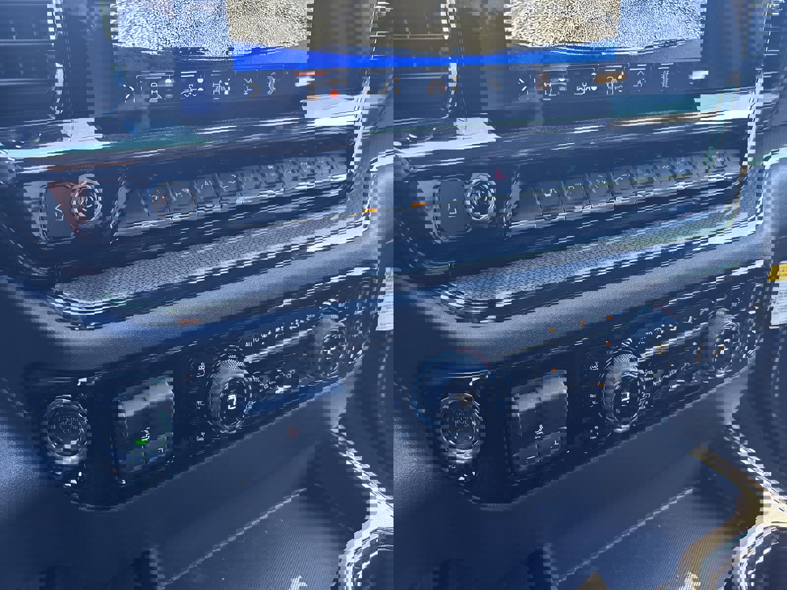 Used 2025 Chevrolet Silverado 1500 ZR2 w/ Technology Package image 21