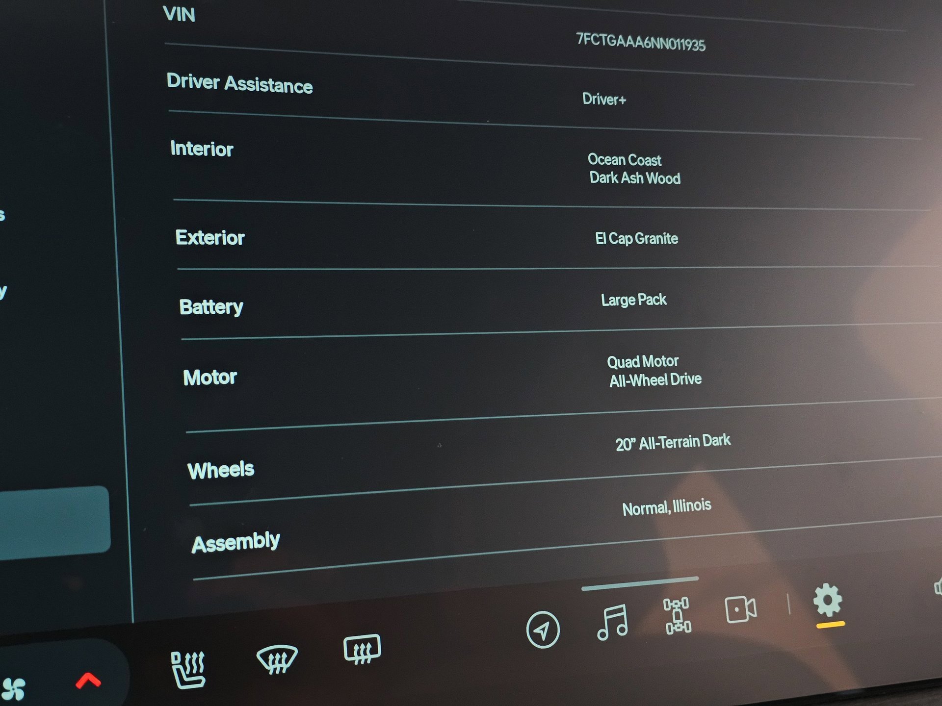 Used 2022 Rivian R1T Adventure image 5