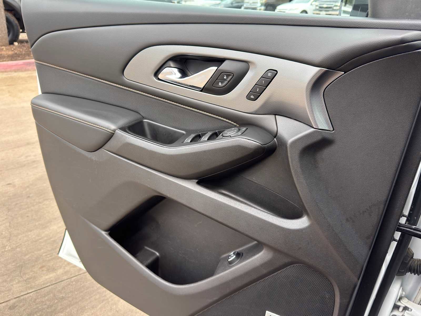 Used 2018 Chevrolet Traverse Premier w/ Redline Edition FWD image 25