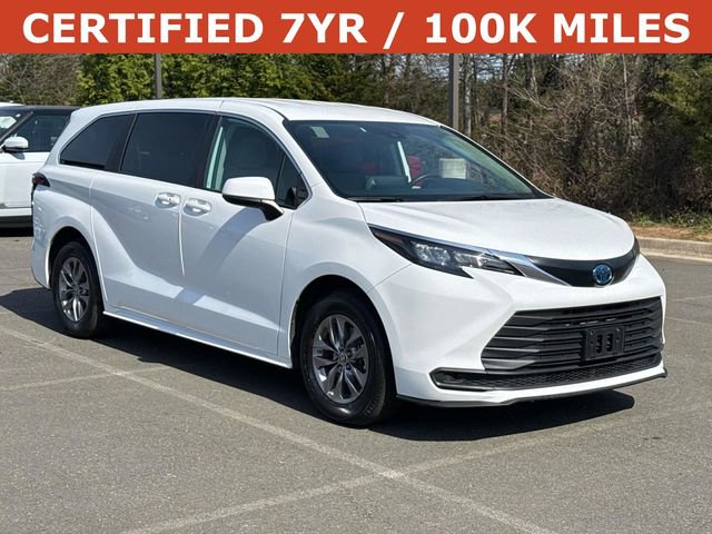 Used 2024 Toyota Sienna LE image 1