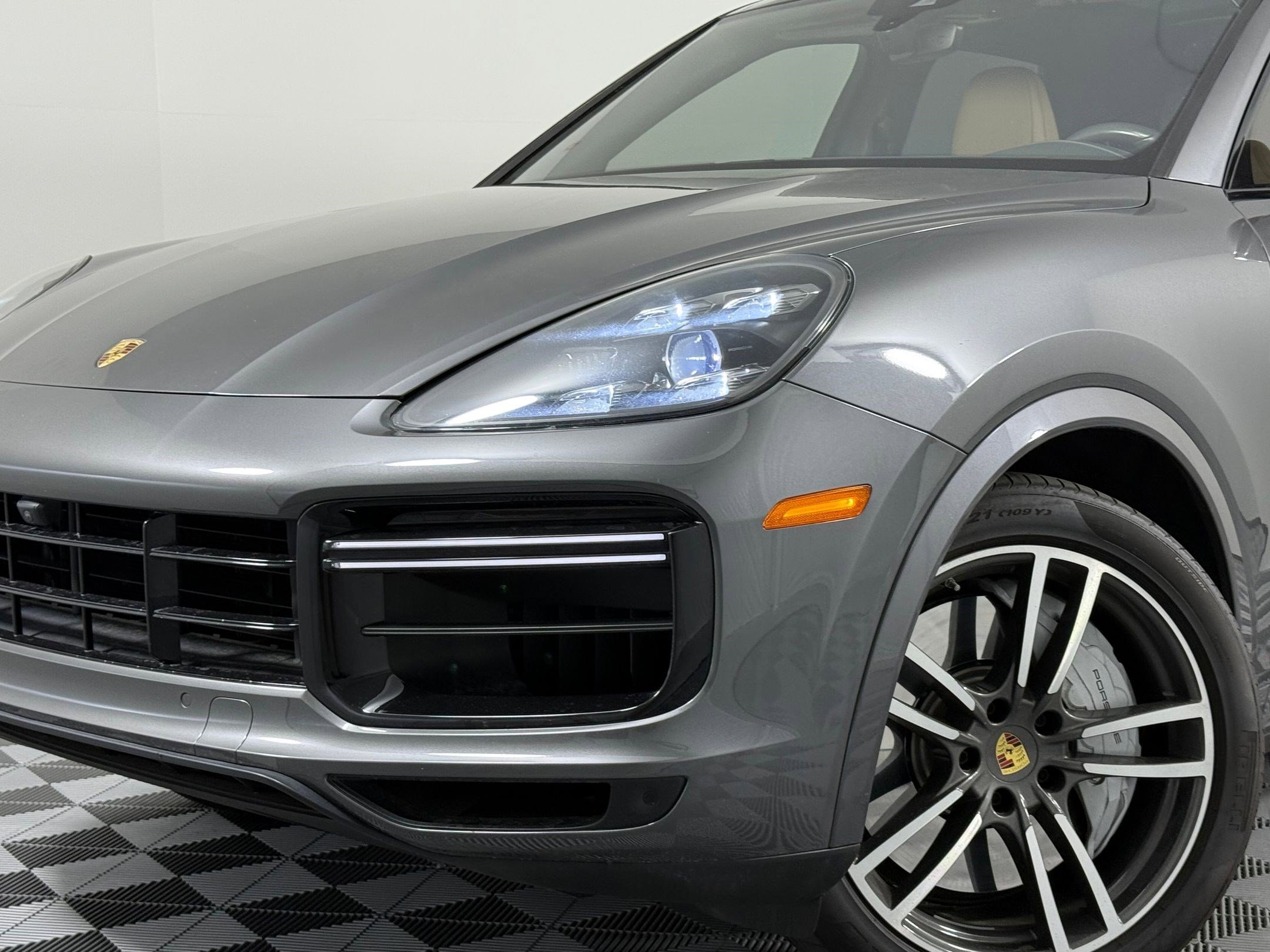 Used 2020 Porsche Cayenne Turbo image 11