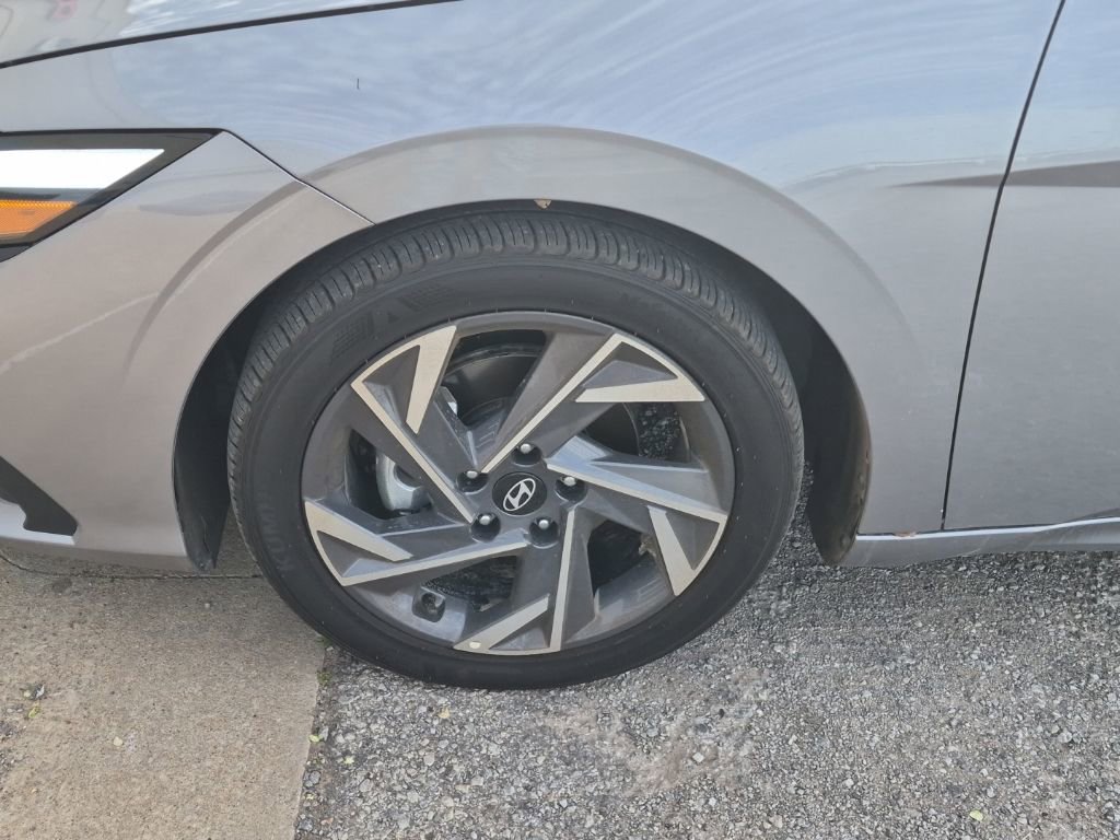 Used 2025 Hyundai Elantra Sport image 6