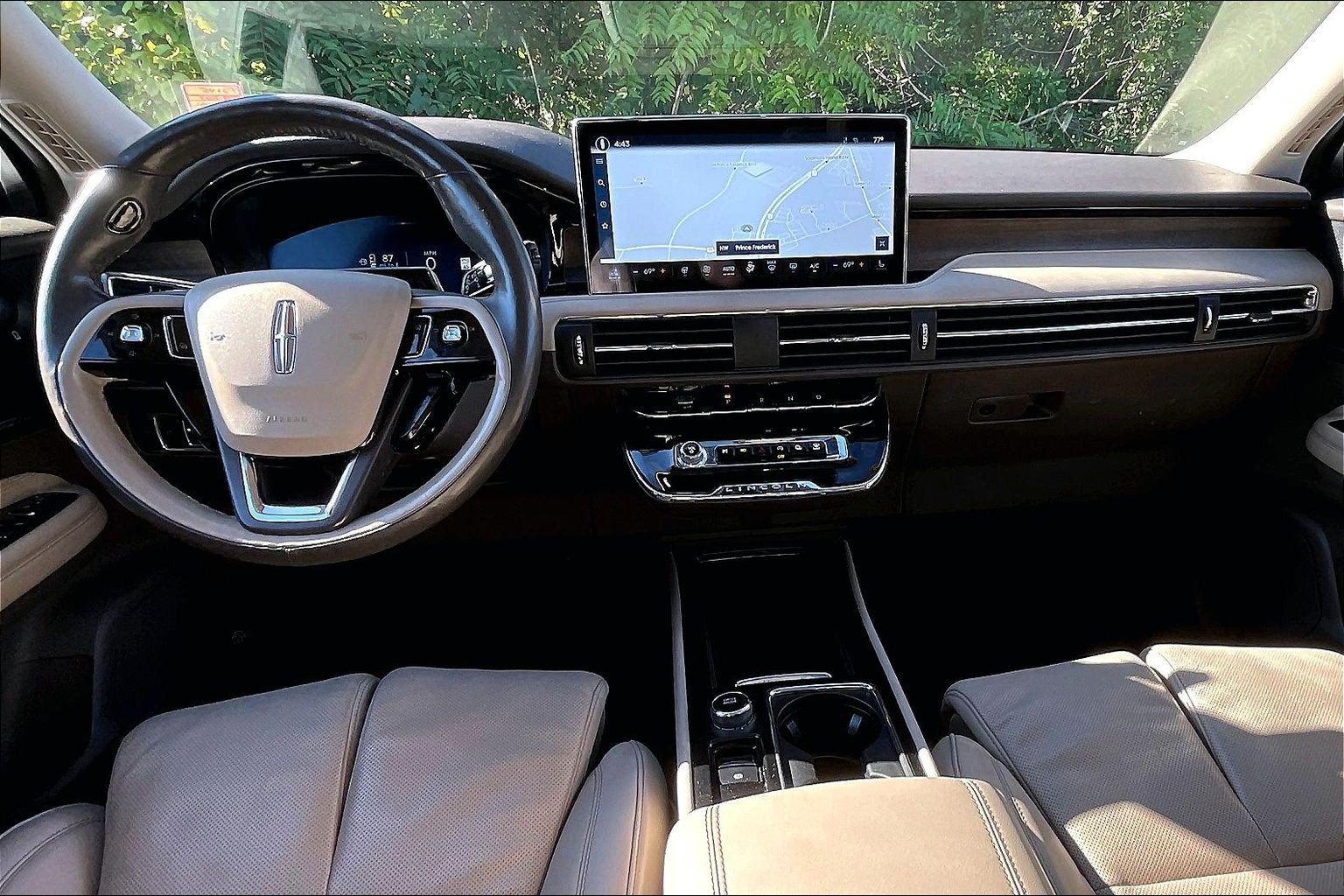 Used 2023 Lincoln Corsair Reserve w/ Equipment Group 202A AWD/4WD image 15