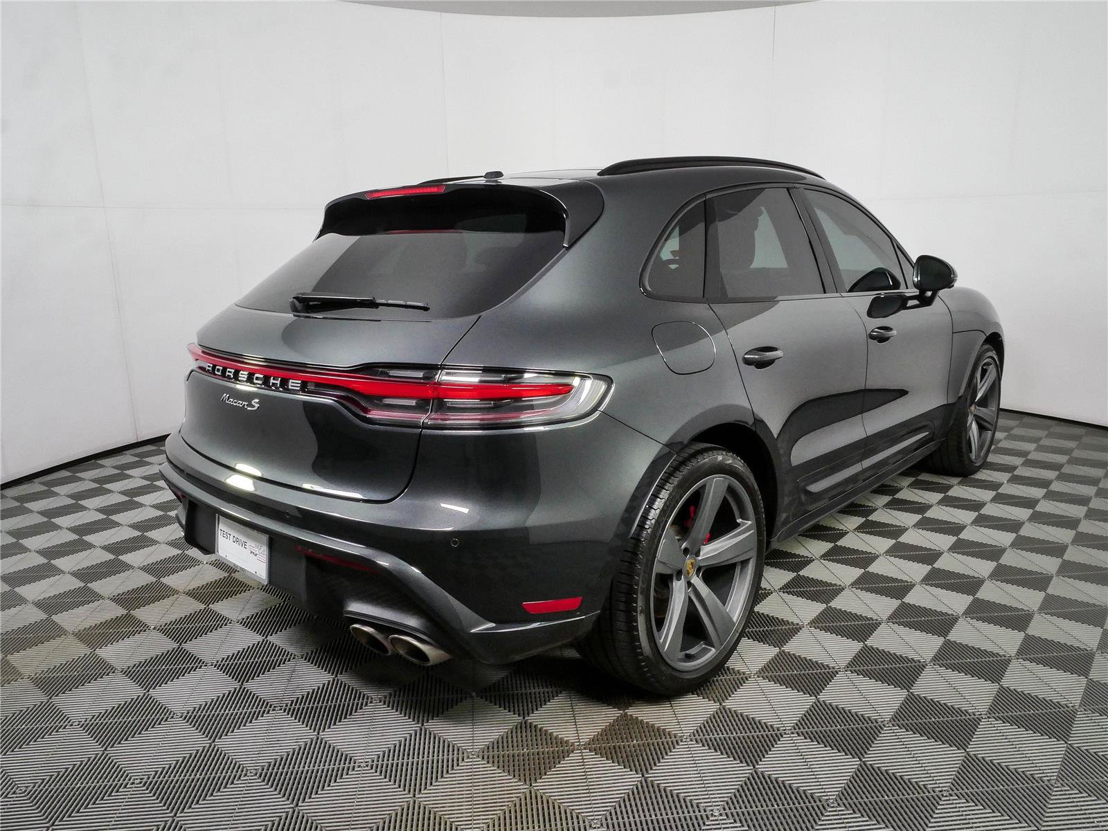 Used 2025 Porsche Macan S AWD/4WD image 3