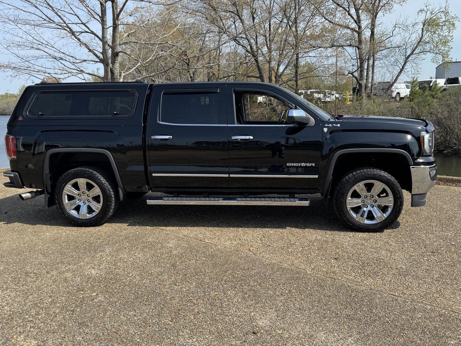 Used 2017 GMC Sierra 1500 SLT image 4