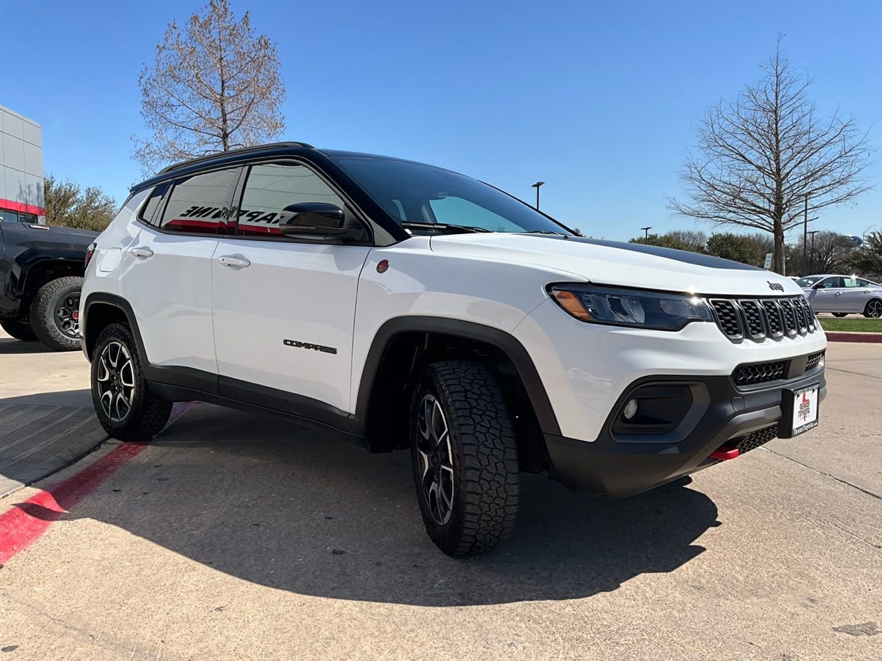 Used 2025 Jeep Compass Trailhawk image 4