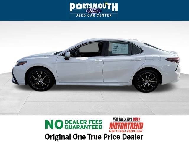 Used 2024 Toyota Camry SE image 2
