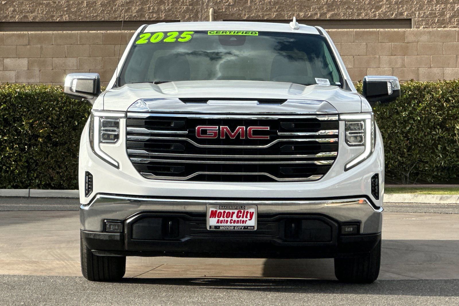 Used 2025 GMC Sierra 1500 SLT RWD image 9
