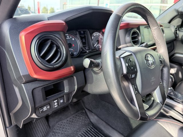 Used 2018 Toyota Tacoma TRD Sport w/ Technology Package AWD/4WD image 17