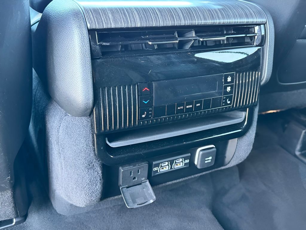 Used 2024 Jeep Wagoneer L Series III w/ Flexible Seating Group AWD/4WD image 21