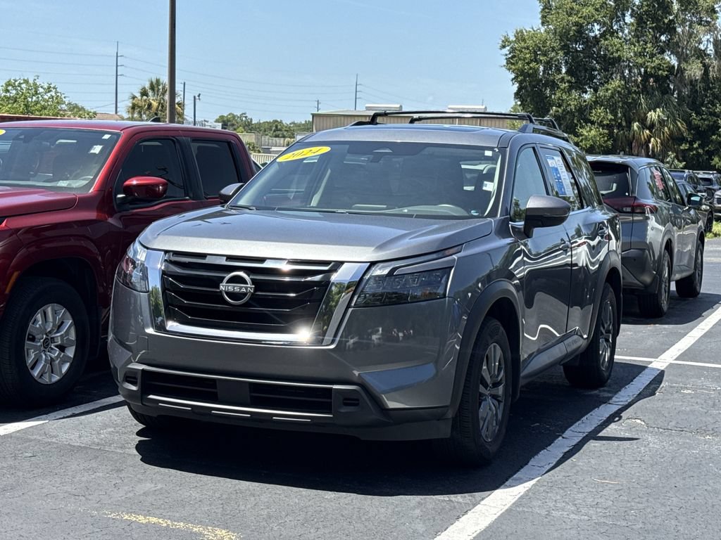 Certified 2024 Nissan Pathfinder SV w/ SV Premium Package FWD image 2