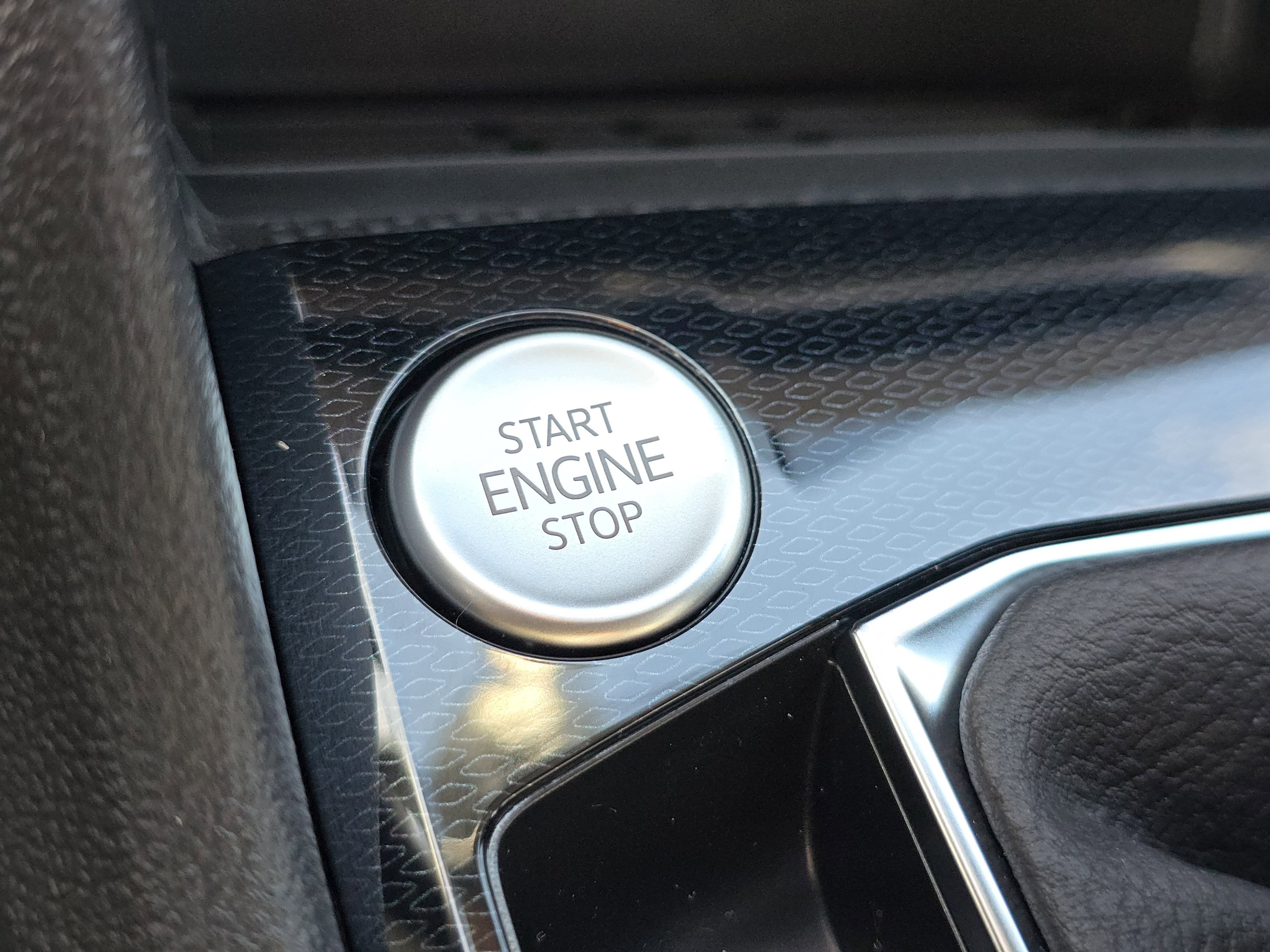 New 2025 Volkswagen Taos SEL image 26