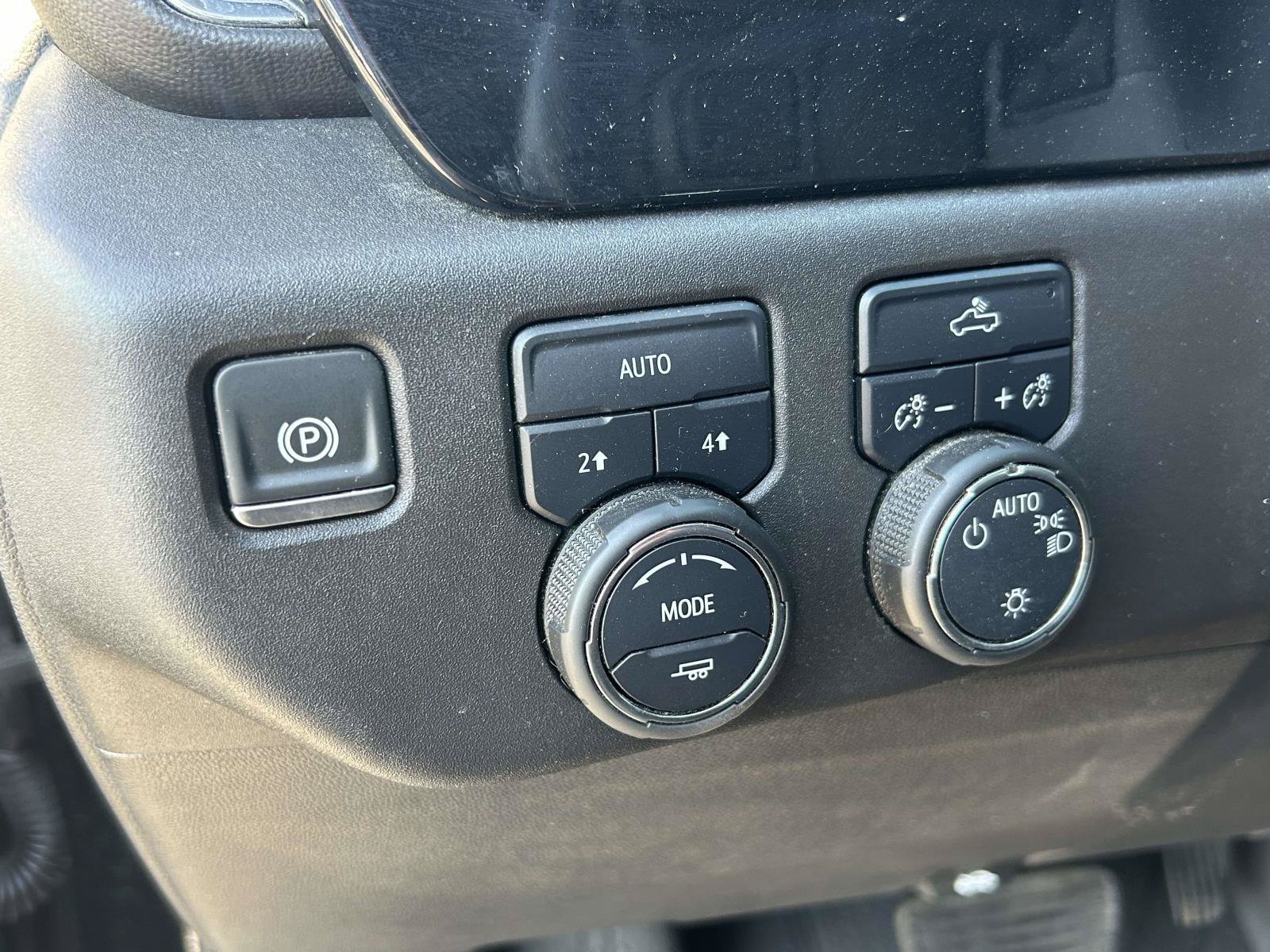 Used 2025 Chevrolet Silverado 1500 LT AWD/4WD image 19