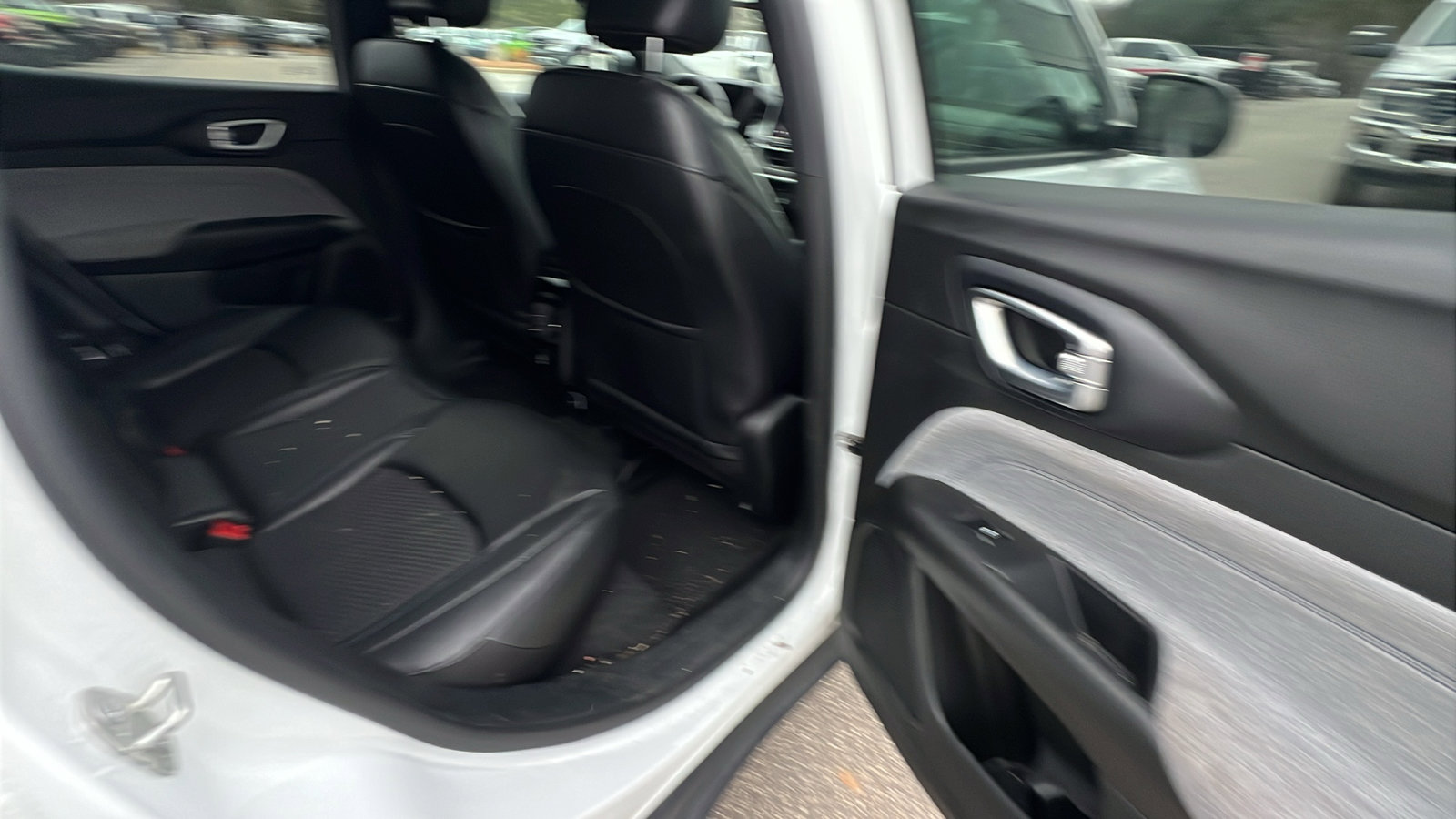 Used 2024 Jeep Compass Latitude image 21