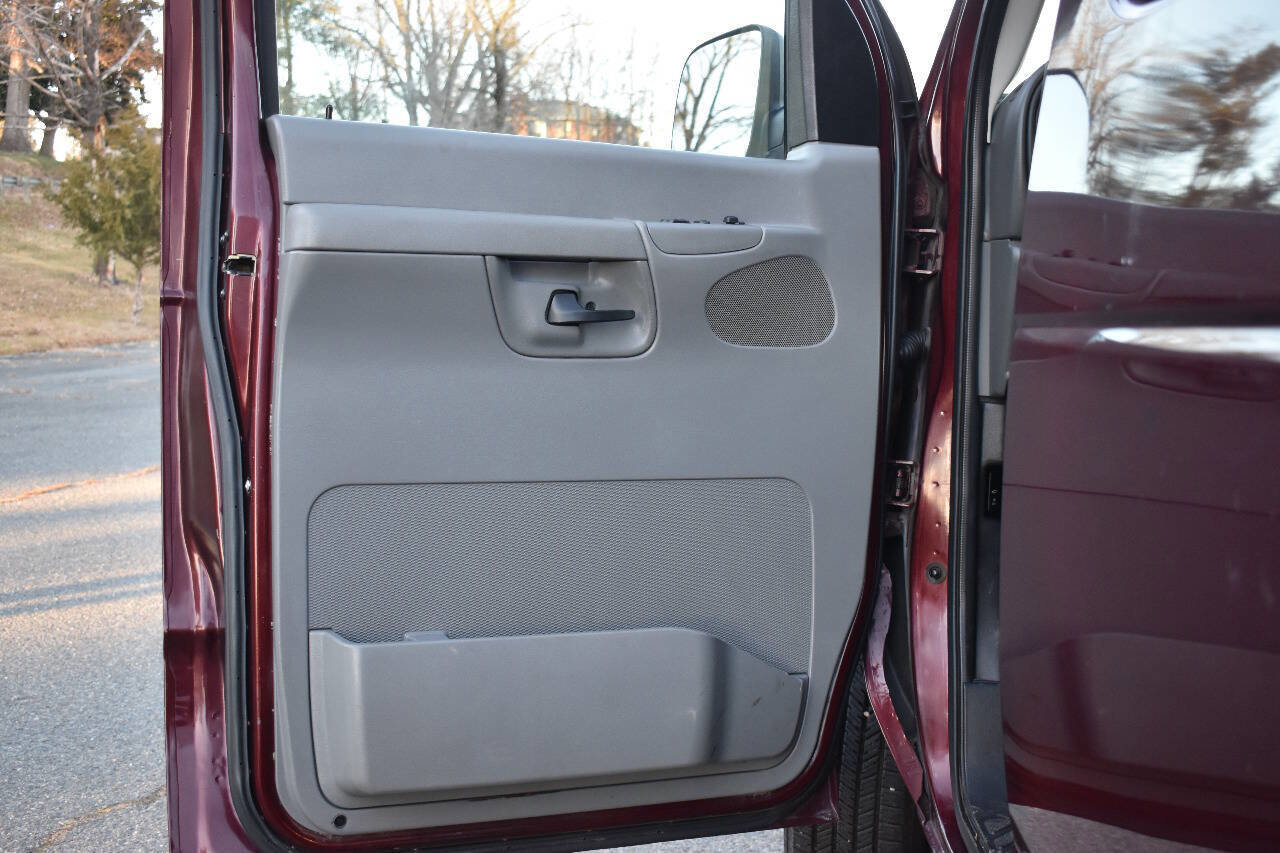 Used 2008 Ford E-350 and Econoline 350 XLT image 8