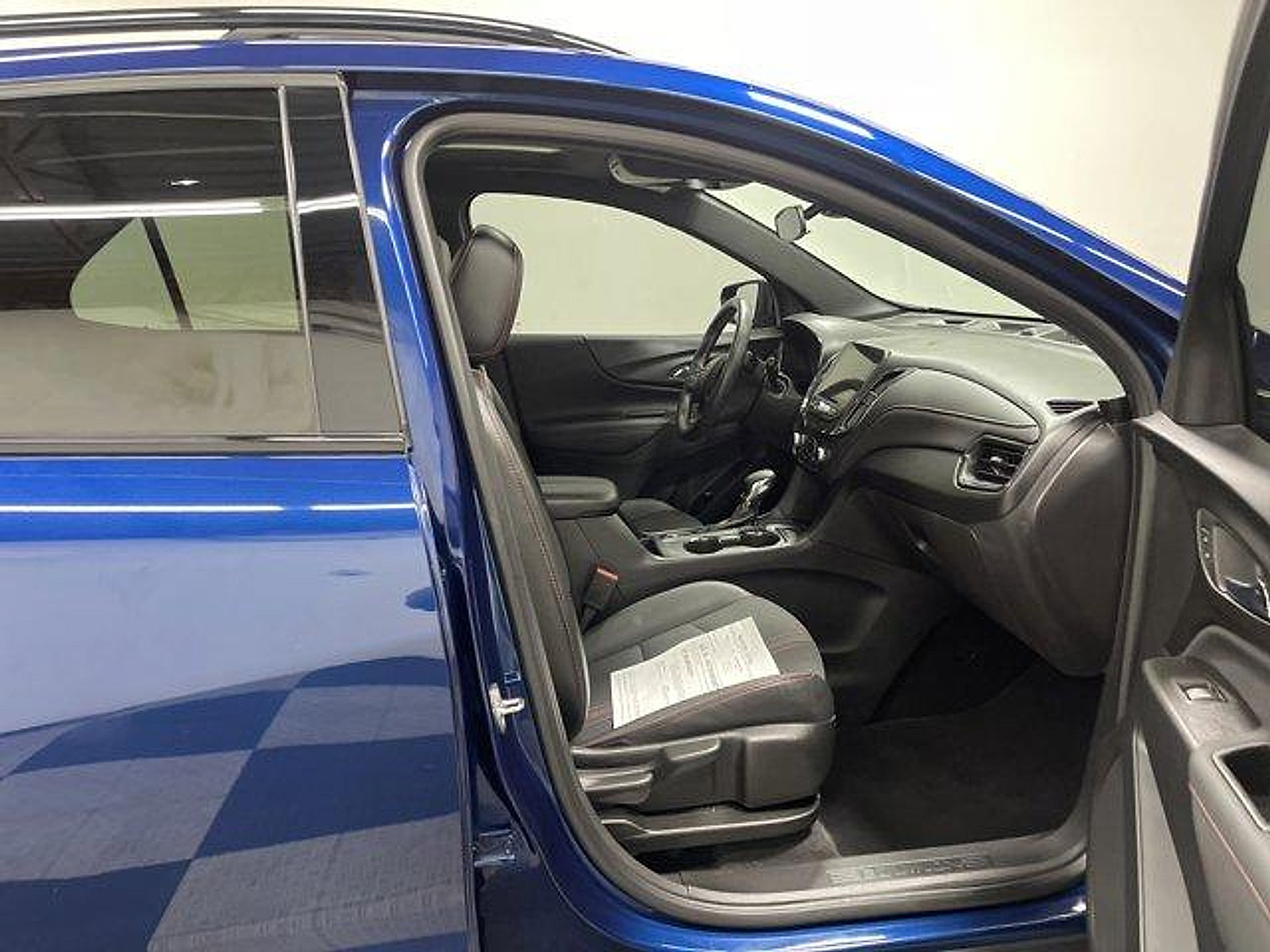 Used 2023 Chevrolet Equinox RS FWD image 19