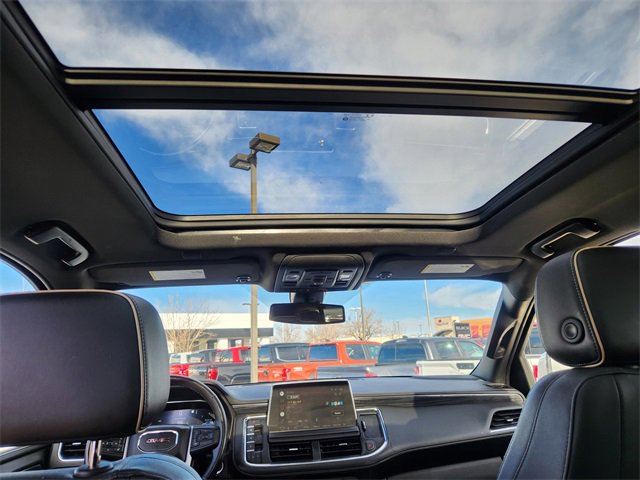 Used 2022 GMC Yukon SLT w/ SLT Premium Package image 17