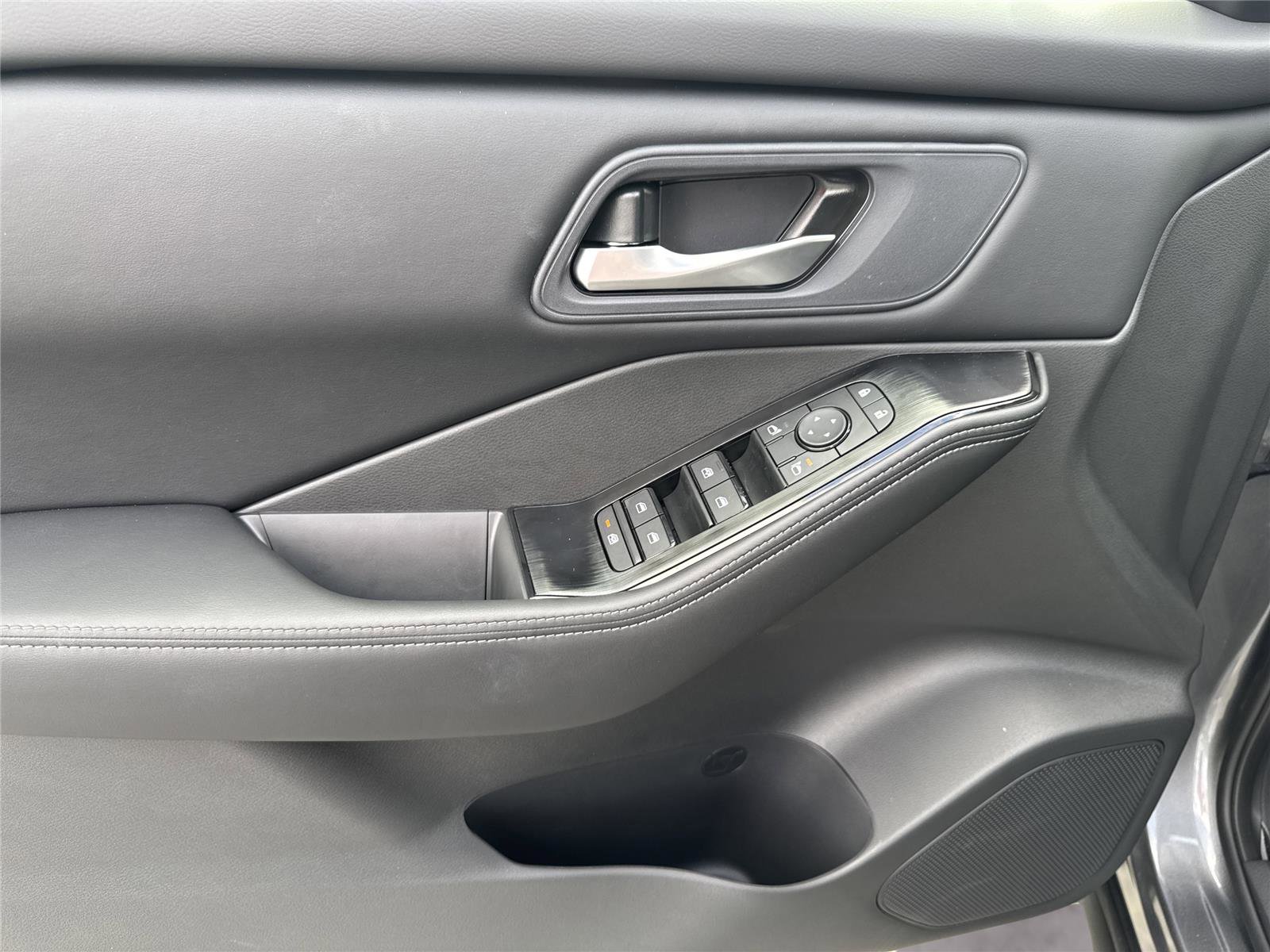 New 2026 Nissan Rogue SV FWD image 17