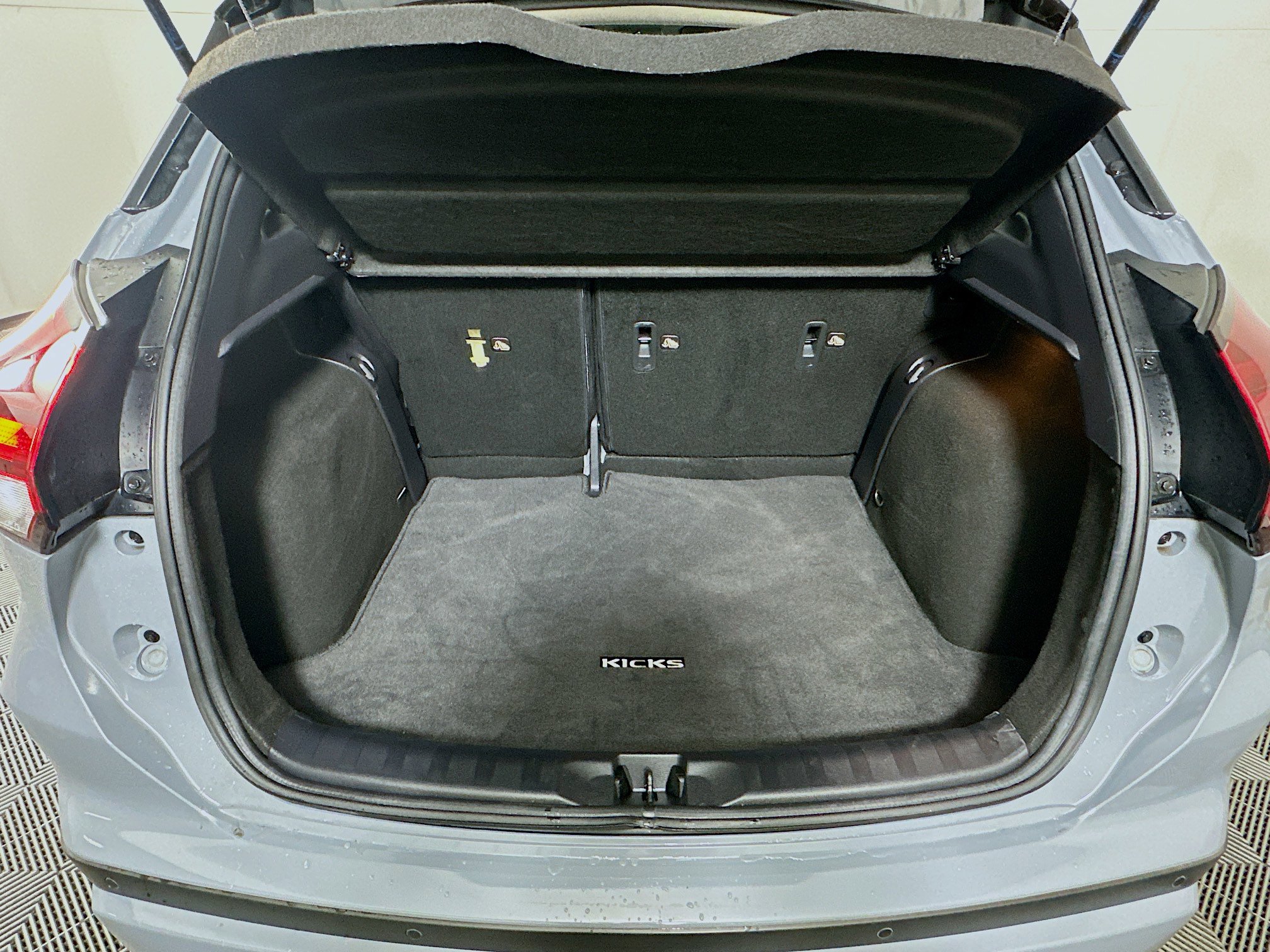 Used 2024 Nissan Kicks SR w/ SR Premium Package image 28