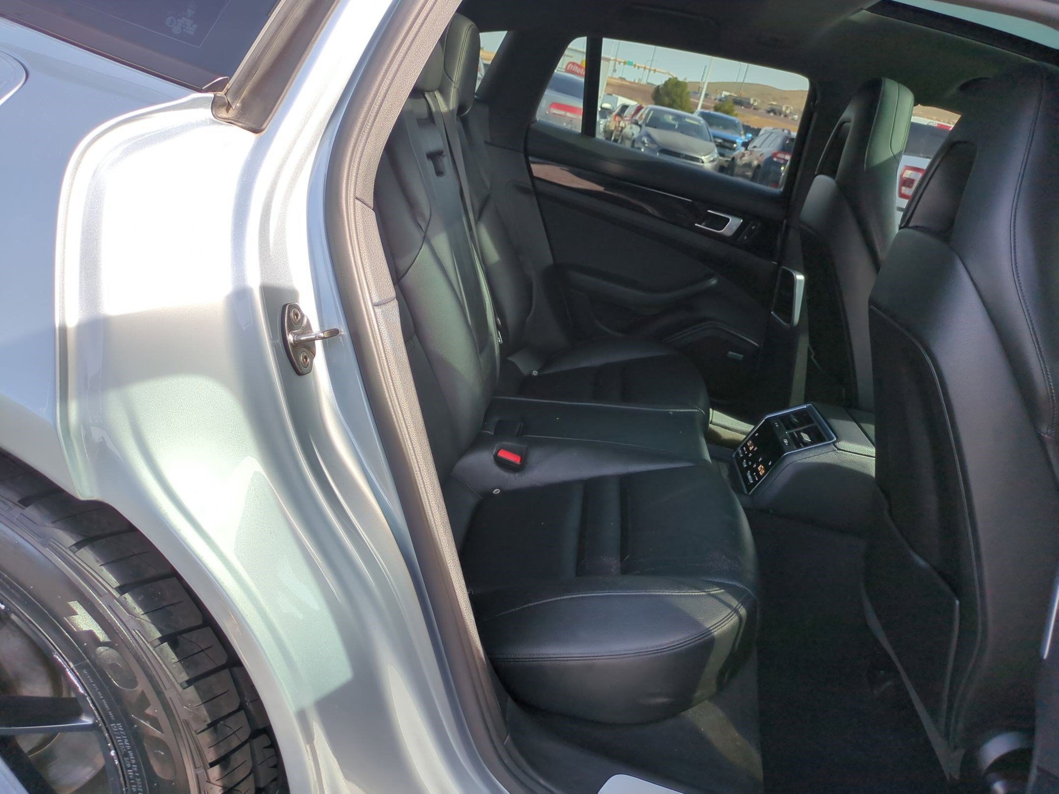 Used 2018 Porsche Panamera 4 image 31