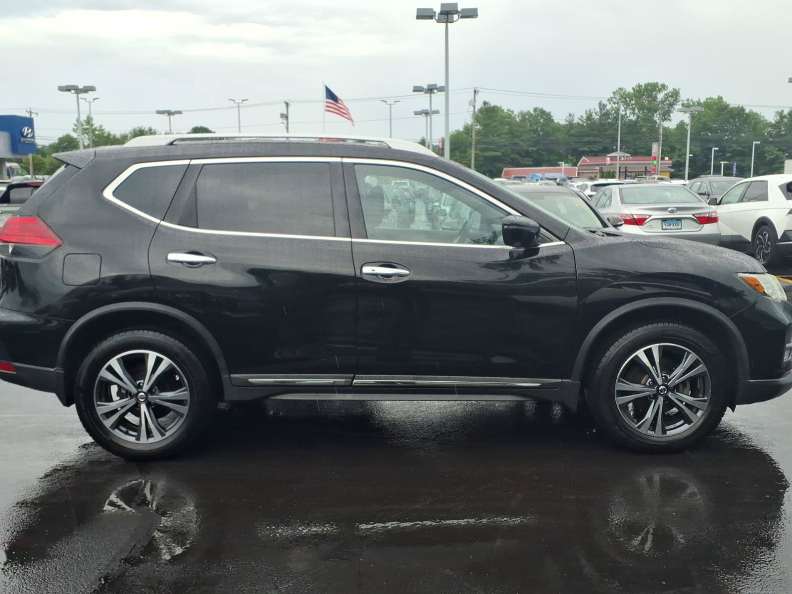 Used 2017 Nissan Rogue SL w/ SL Premium Package AWD/4WD image 4