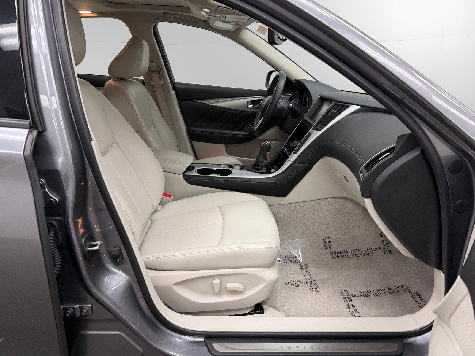 Used 2019 INFINITI Q50 Luxe w/ Essential Package (3.0T Luxe) AWD/4WD image 15