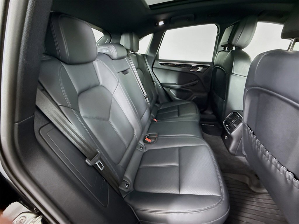 Used 2024 Porsche Macan image 28