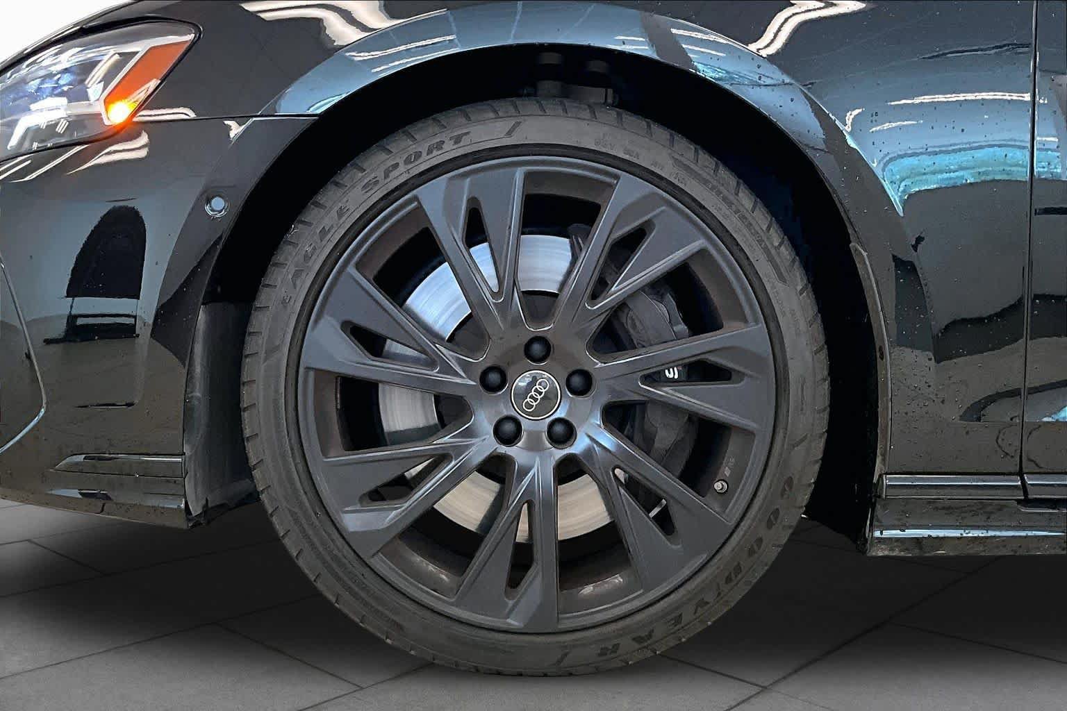 Used 2025 Audi S8 w/ Executive Package AWD/4WD image 9