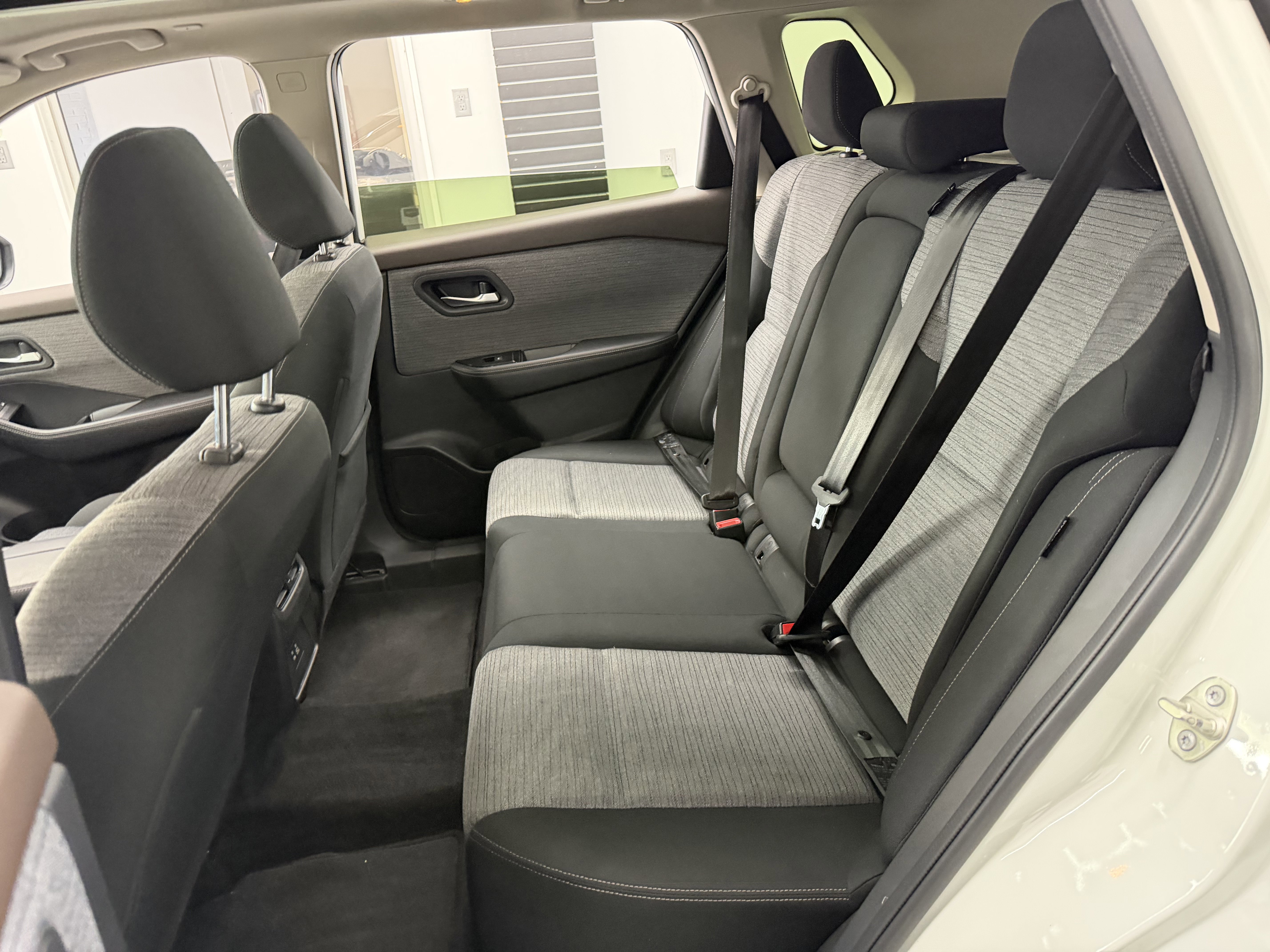 Used 2023 Nissan Rogue SV image 27