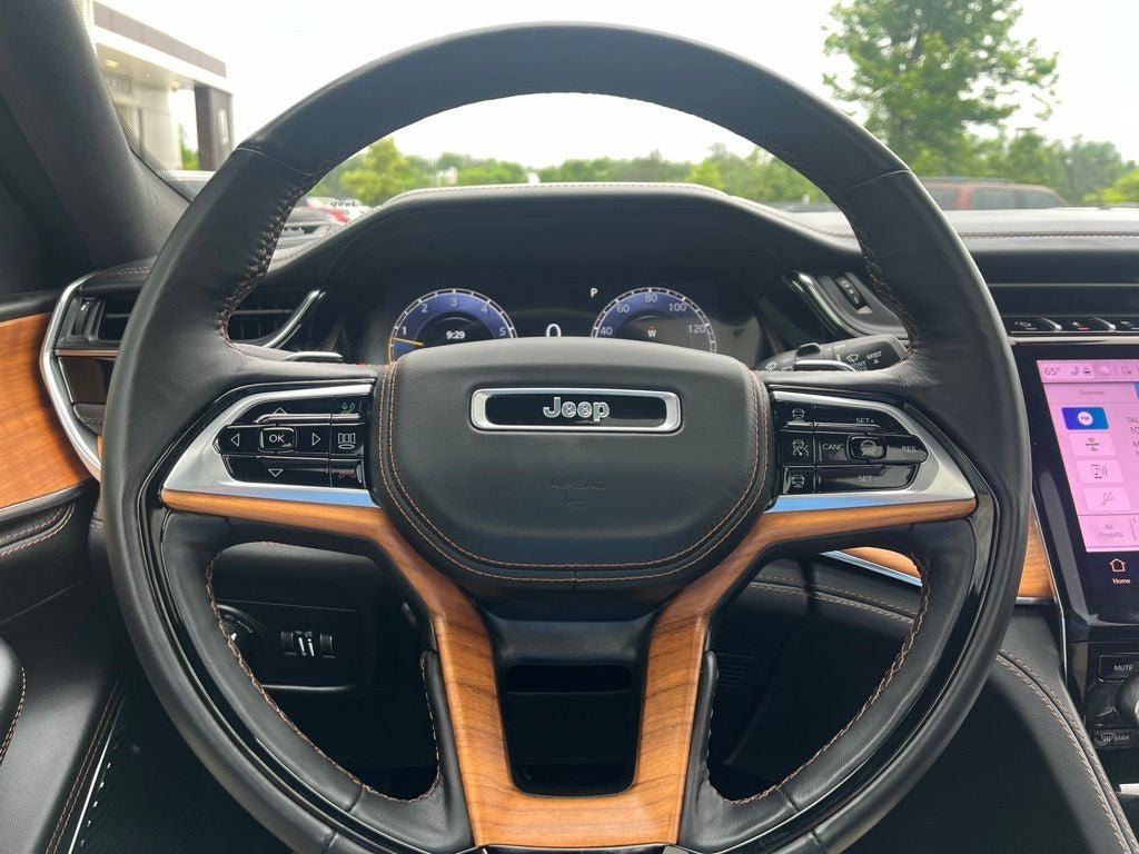 Used 2025 Jeep Grand Cherokee L Summit AWD/4WD image 29