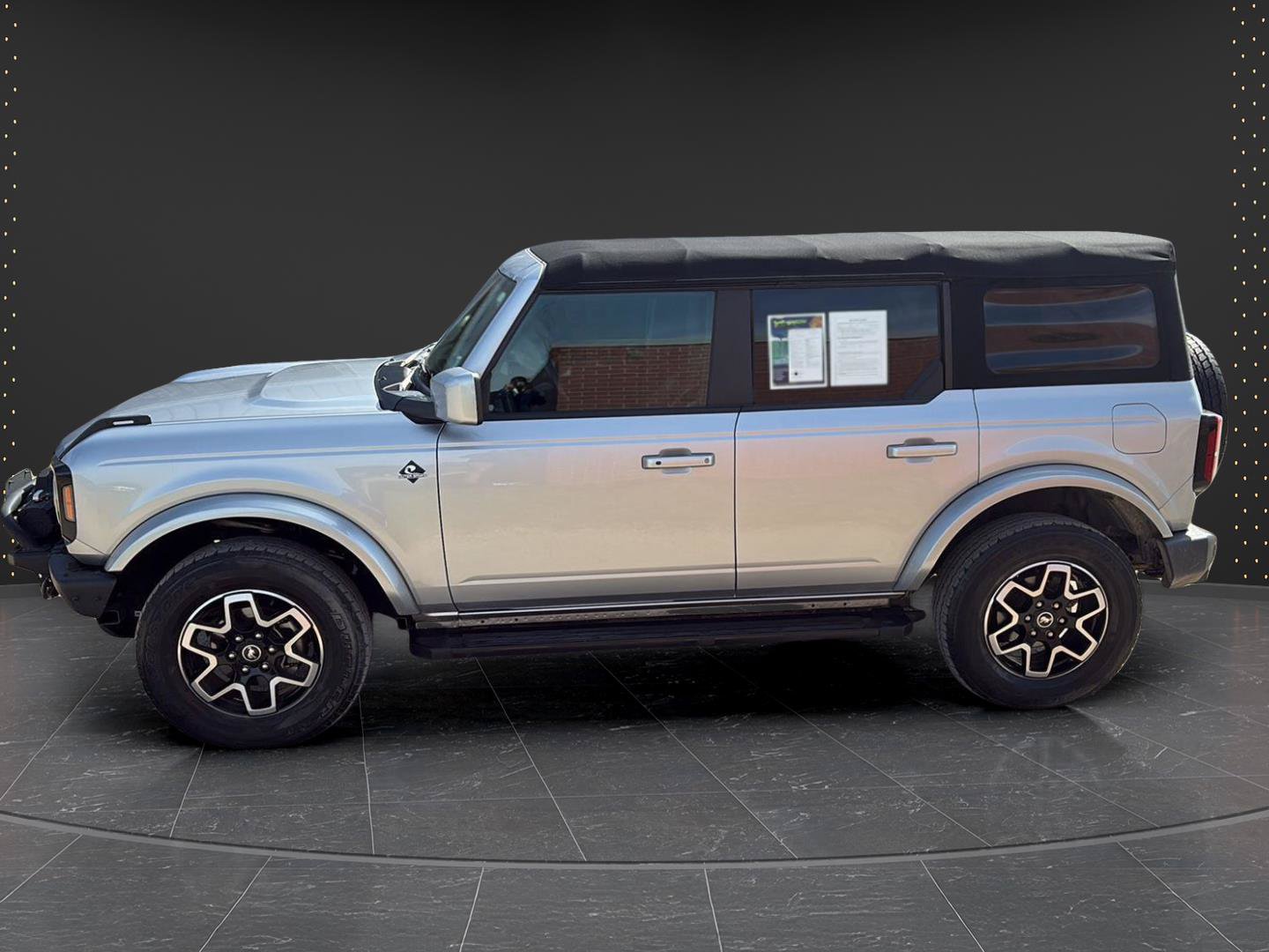 Used 2021 Ford Bronco Outer Banks AWD/4WD image 2