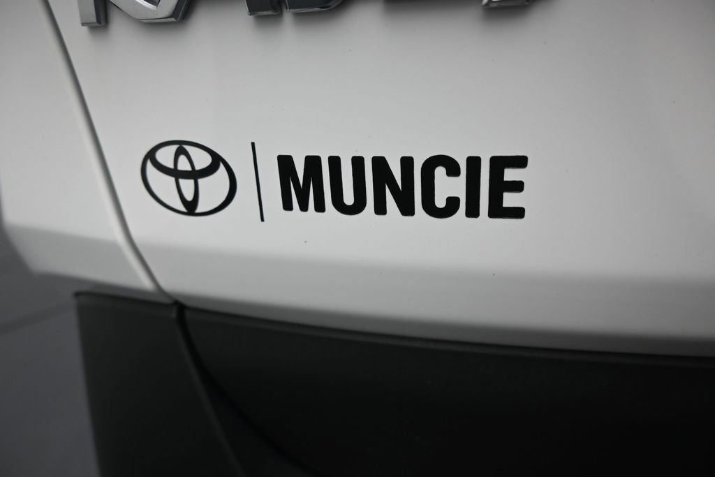 Used 2024 Toyota RAV4 XLE FWD image 37