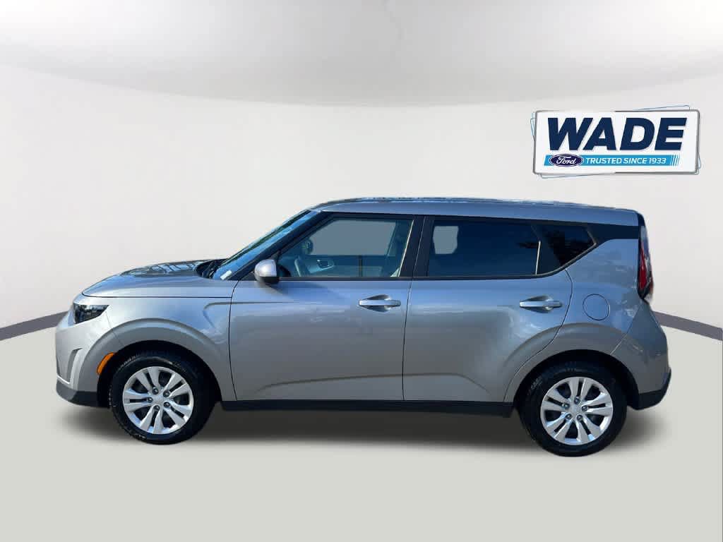 Used 2023 Kia Soul LX w/ LX Technology Package FWD image 8