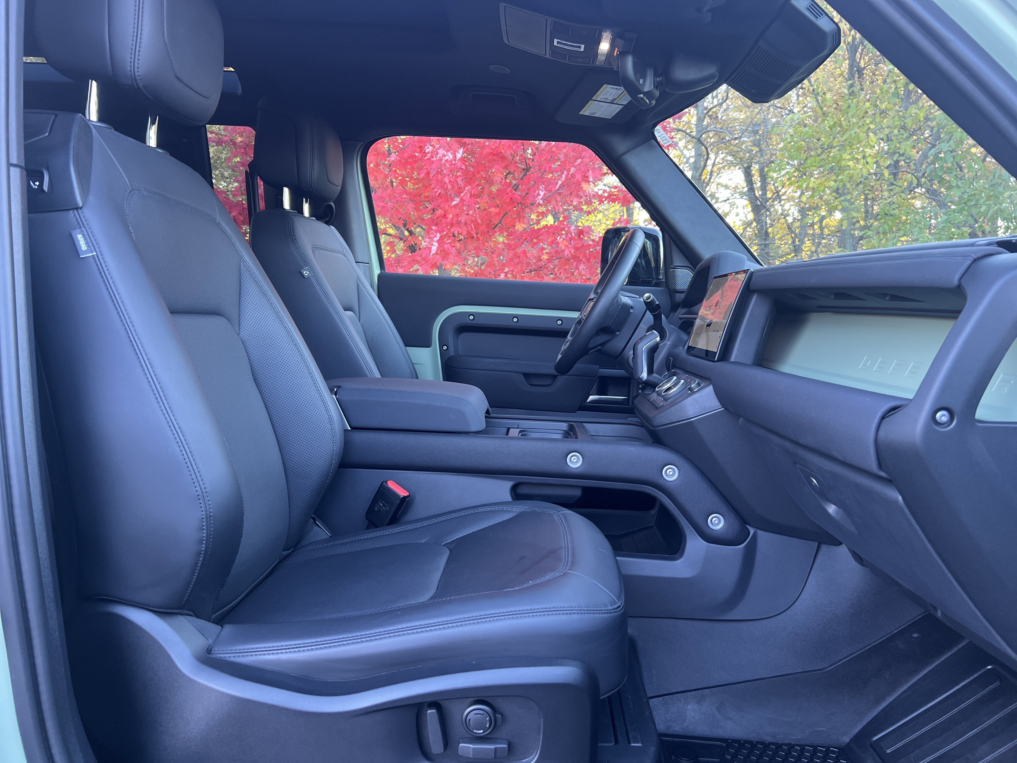 Used 2023 Land Rover Defender 110 75th Limited Edition image 29