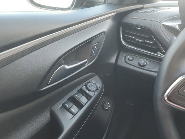 Used 2025 Buick Envista Avenir image 36